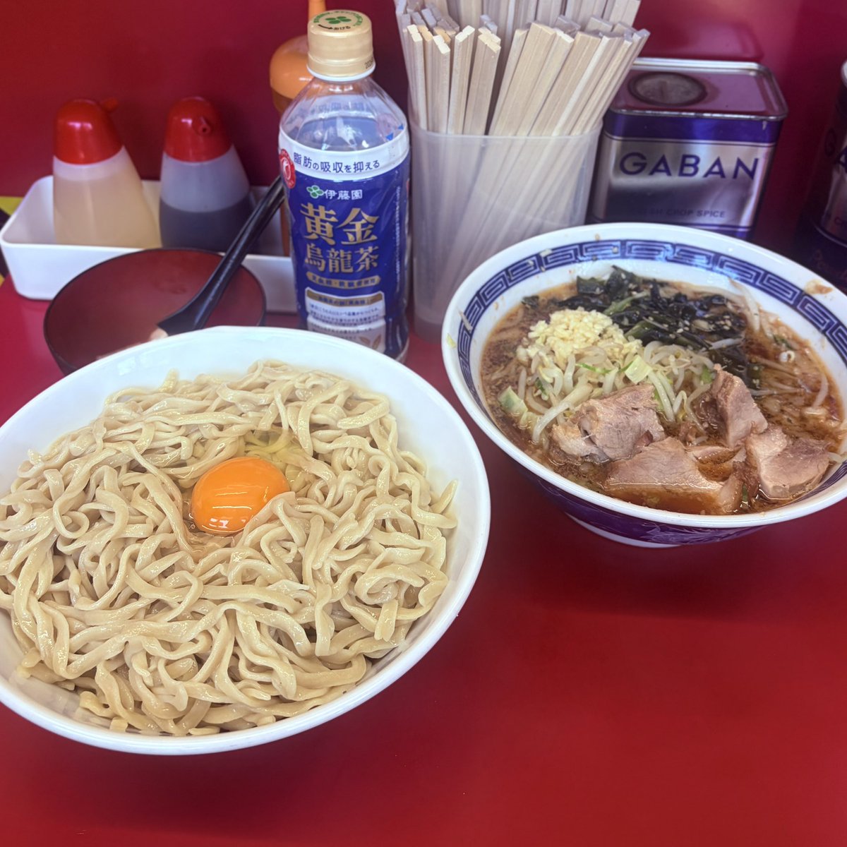 anne_papa's tweet photo. ラーメン二郎 中山駅前店

つけ麺大+生卵
(ニンニク少し、ワキャメ)

ごま油の香りが食欲をそそる😍

暑い日はつけ麺に限るね👍

メチャクチャ旨かった😋

ご馳走様でした🙏

ﾜｷｬﾒｺｰﾙ恥ずかしかった🫣 https://t.co/WkNiLTrPwK
