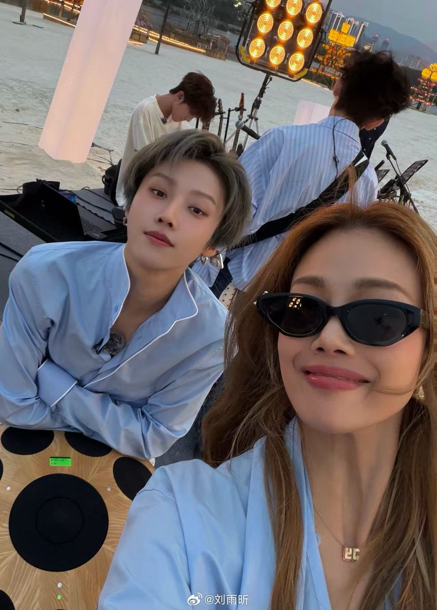 AllForYuxin_TH's tweet photo. 2026.05.17  Liu Yuxin weibo updated  

🌴 สิบวันที่ผ่านไปอย่างรวดเร็ว
ชีวิตแบบอยู่ร่วมกันเป็นกลุ่มที่ไม่ได้สัมผัสมานาน
เหมือนถูกพาย้อนกลับไปช่วงชีวิตในรั้วมหาวิทยาลัยอีกครั้ง
ดีใจที่ได้พบกัน

#LiuYuxin #XINLiu 
#หลิวอวี่ซิน #刘雨昕 https://t.co/vAxtxFG54Z
