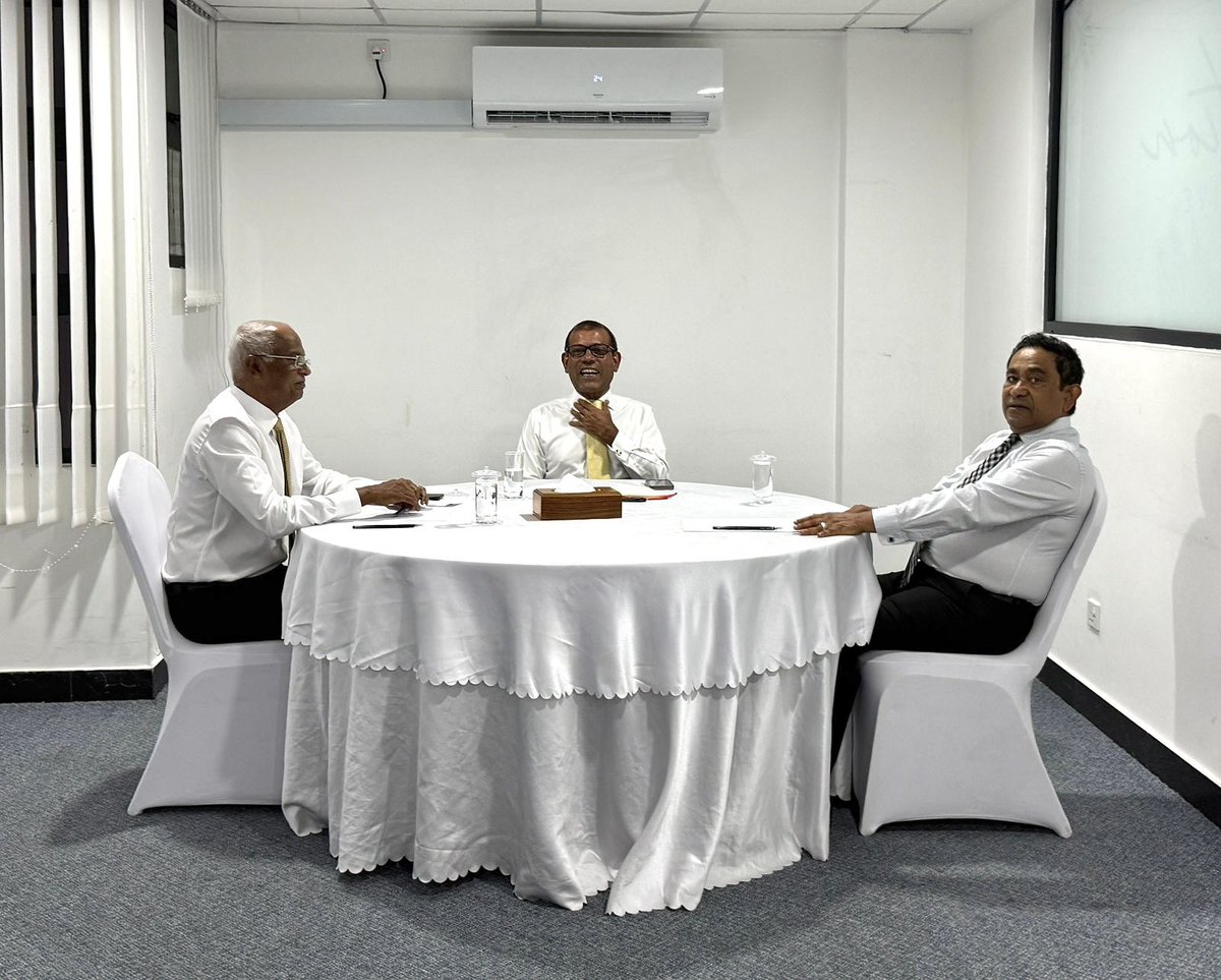 Willnajja's tweet photo. Wish you a wonderful Birthday 🎂😍❤️@MohamedNasheed 🇲🇻 https://t.co/iqfVjNMsMz