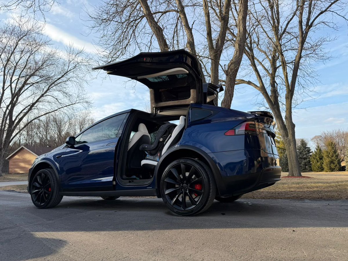 Parody Elon Musk tweet media