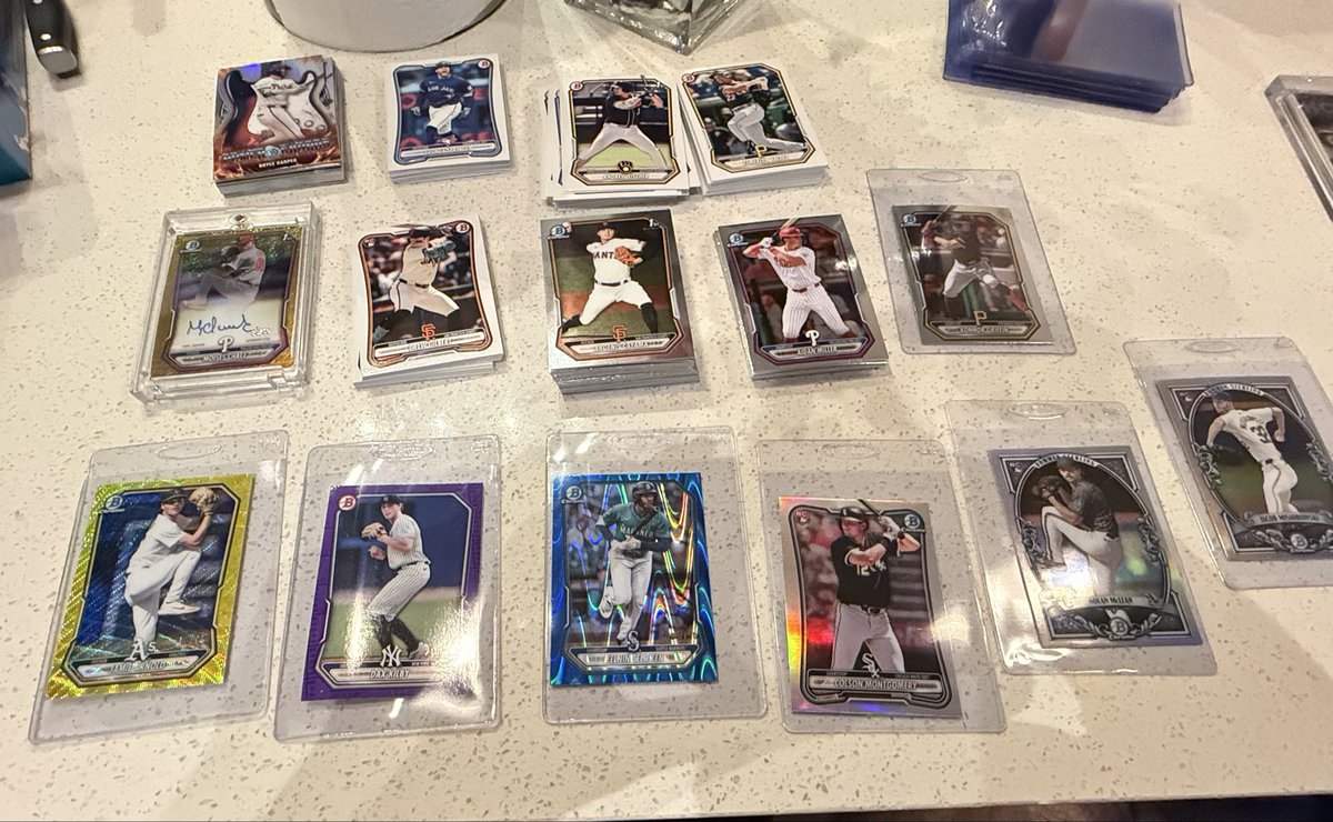 Jhonatanorob's tweet photo. @CardPurchaser 1 hobby box. Not too much 😢 https://t.co/xv26nM3WjV