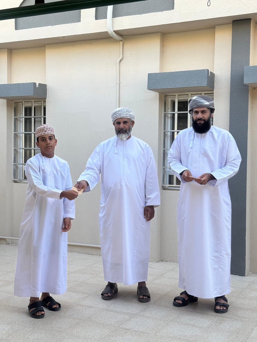 abu_school's tweet photo. تحت رعاية مدير المدرسة الاستاذ مسعود الهنائي كرمت إدارة المدرسة متمثلة في لجنة برامج الأنشطة اليوم الاحد 17-5-2026 الطلبة المشاركين في مسابقة أصوات مبدعة والحاصلين على نتائج متقدمة، كما كرمت الاستاذ أحمد مجدي المشرف على المسابقة. https://t.co/LgCVSnQSWN