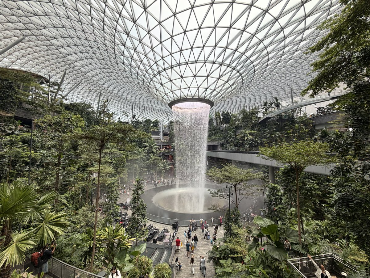 Pretty incredible building https://t.co/F2HZYNtthO