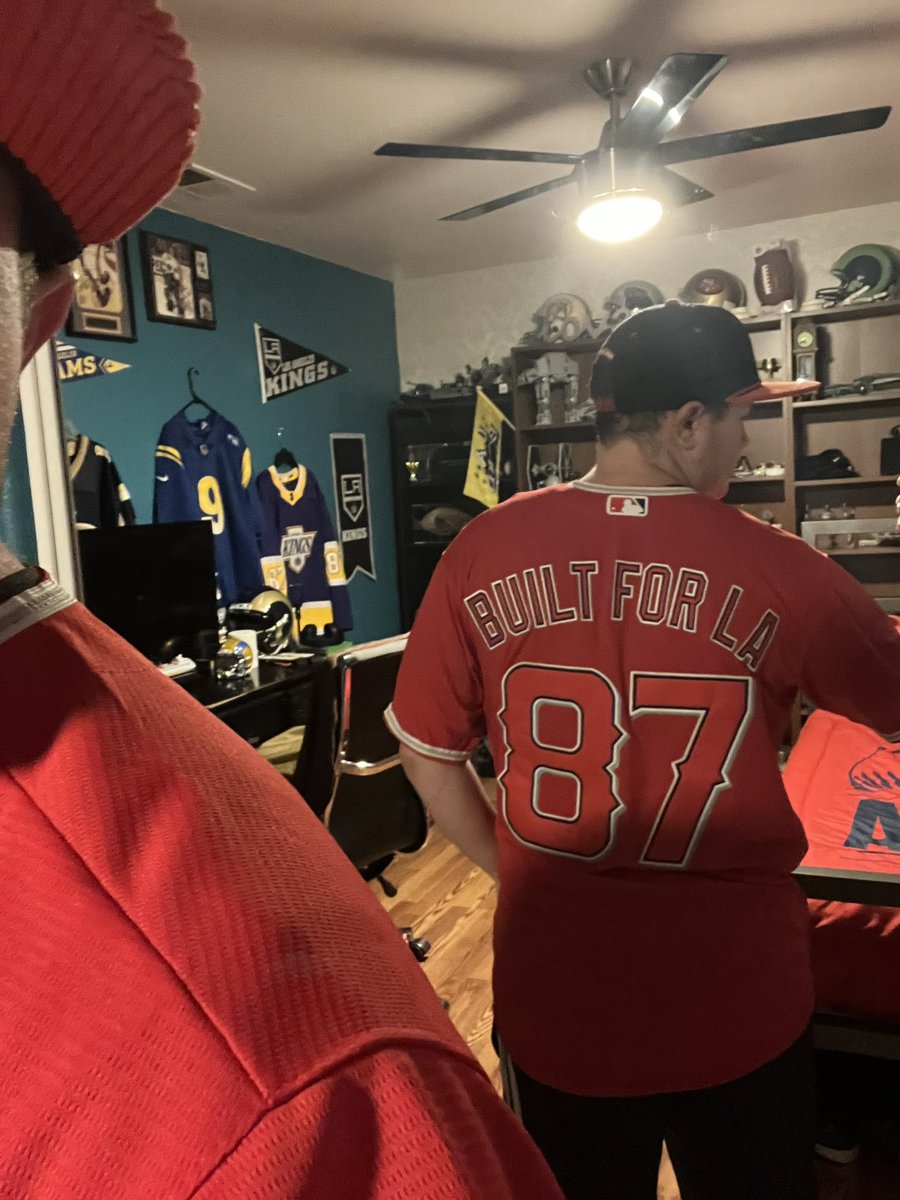 _0xcy_'s tweet photo. Normal dodgers fan https://t.co/RaZWDCP71r