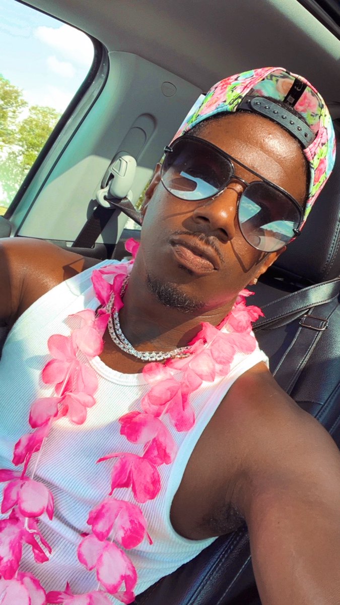 ItsJustSemy's tweet photo. Dats Why She Easy.. Easy Like Sunday Moooornin! #OrWhatevaLionelRichieSaid Lol 😎✌🏾 https://t.co/xzokiS19wy