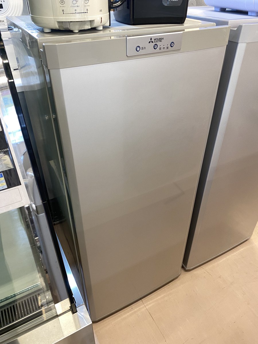 🧊三菱「MF-U12B-S」入荷！ 121Lの前開き冷凍庫✨ 霜取り不要のファン