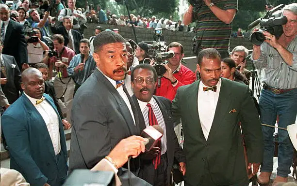 malcolmshabazz6's tweet photo. Johnie Cochran was one of the greatest Black lawyers in the history of America
 
He brought in the Nation of Islam to be his bodyguards during the O.J. Simpson trial
 
The two brothers beside Johnnie Cochran are two of Minister Farrakhan top bodyguards 
 
Farrakhan protected him https://t.co/DfMapSQvb8