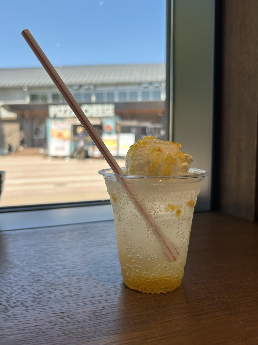 machiswing's tweet photo. ✨ノキシタプレイスニュース✨
のきしたカフェのオリジナル　クリームソーダ。写真はみかん🍊　ほかにもいちご🍓があるよ。甘さは控えめ。だから、大人も楽しめます。
#ノキシタプレイス #のきしたカフェ #クリームソーダ #オリジナルメニュー https://t.co/kqZldEsZpE