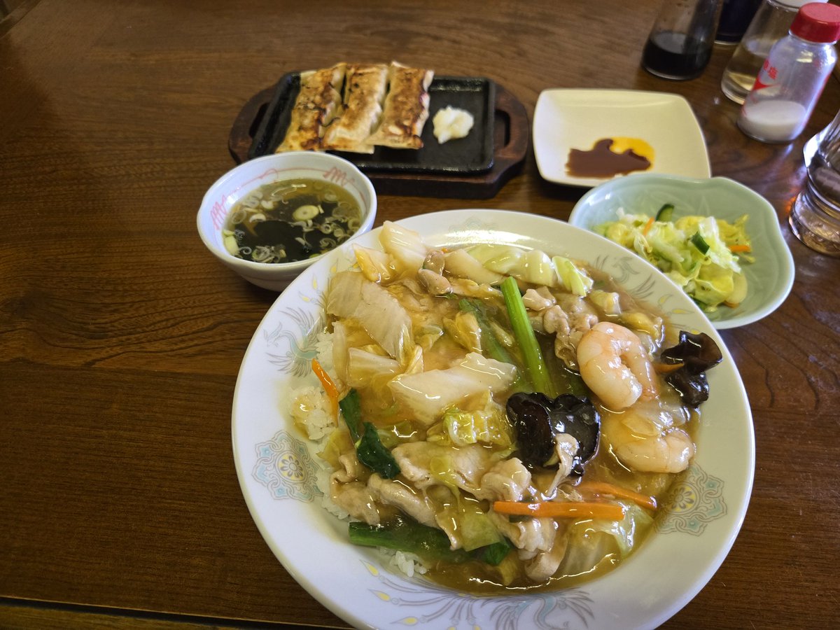 d234CabPKM42061's tweet photo. 皆さんこんにちは👋😃
とりあえず【白沢亭】さんで昼食😋
さてどこ行こうか?🏍️
それでは皆さん今日も1日ご安全に❗(^^ゞ
#バイク乗りと繋がりたい #バイクのある風景 #vanvan200 #白沢亭 https://t.co/bxAm8QfuEf