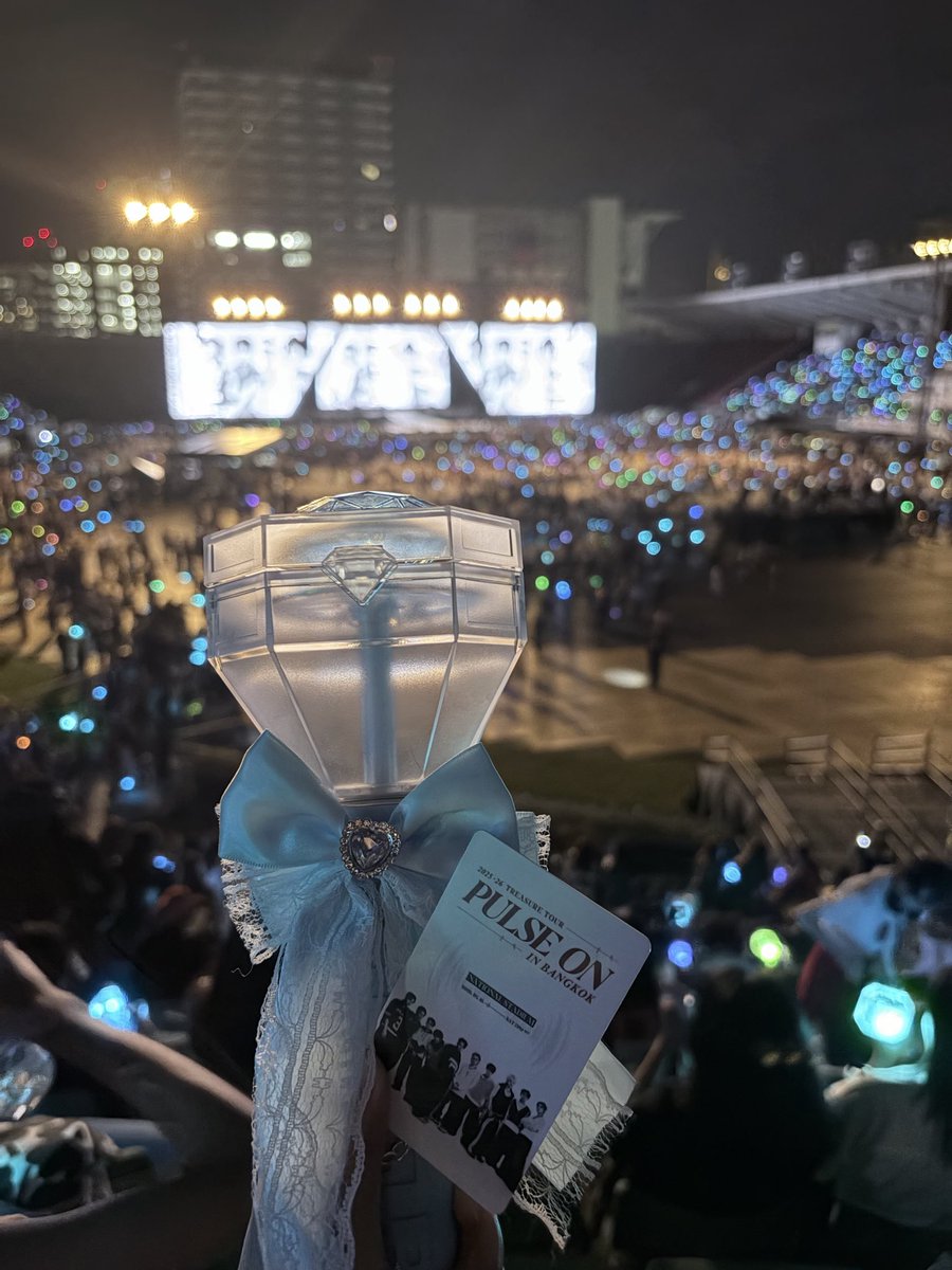 ydam30's tweet photo. 💎🤍 #PULSE_ON_IN_BANGKOK https://t.co/xmWplxMYpR