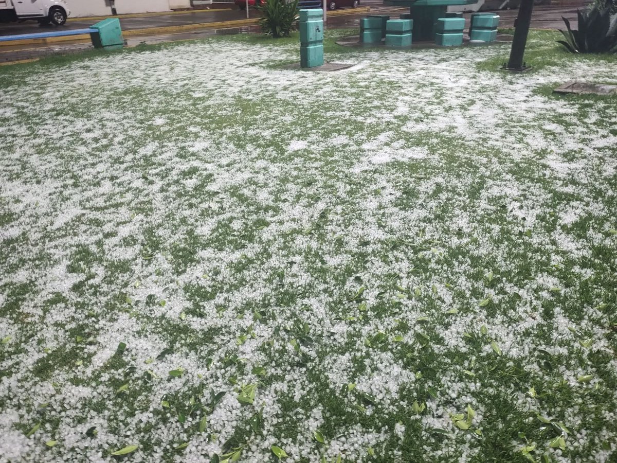 ChalcoSC's tweet photo. Así se observó la fuerte lluvia de hoy en diferentes puntos de Chalco. https://t.co/aOZs0N7PaF