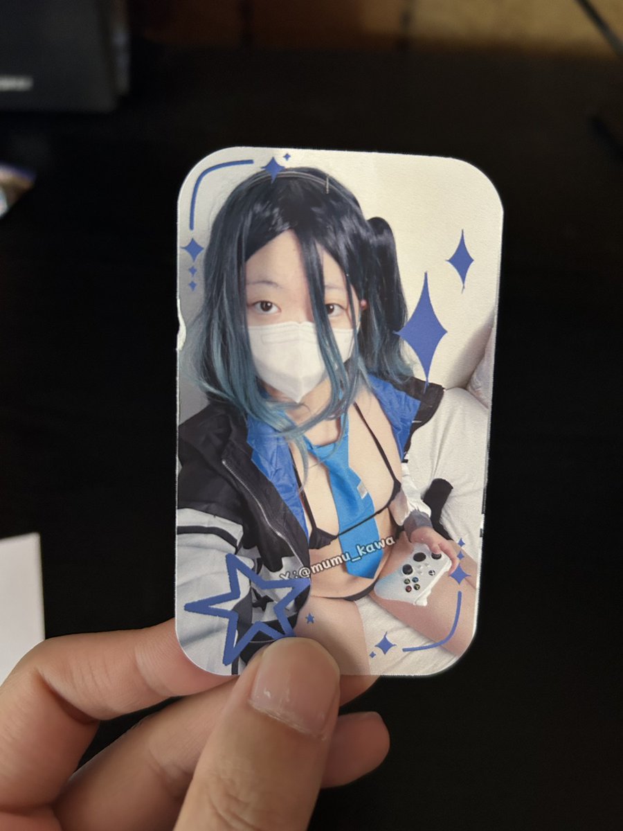 FoxSisterTW's tweet photo. @mumu_kawa 現場收到妳的名片了， 謝謝！
ㄌㄌ角真的很適合妳，PF第一天看到妳角色胸前貼著姆姆的名牌，這是妳原創角色嗎？ https://t.co/A5uGNeo9Ux