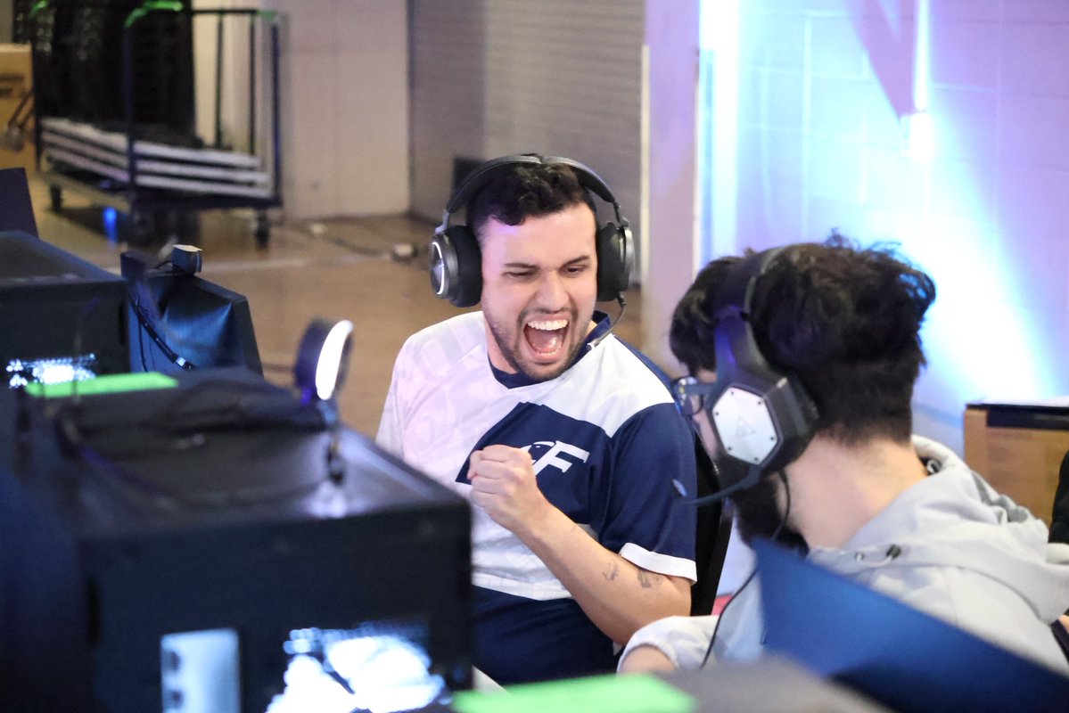 Royales tweet media