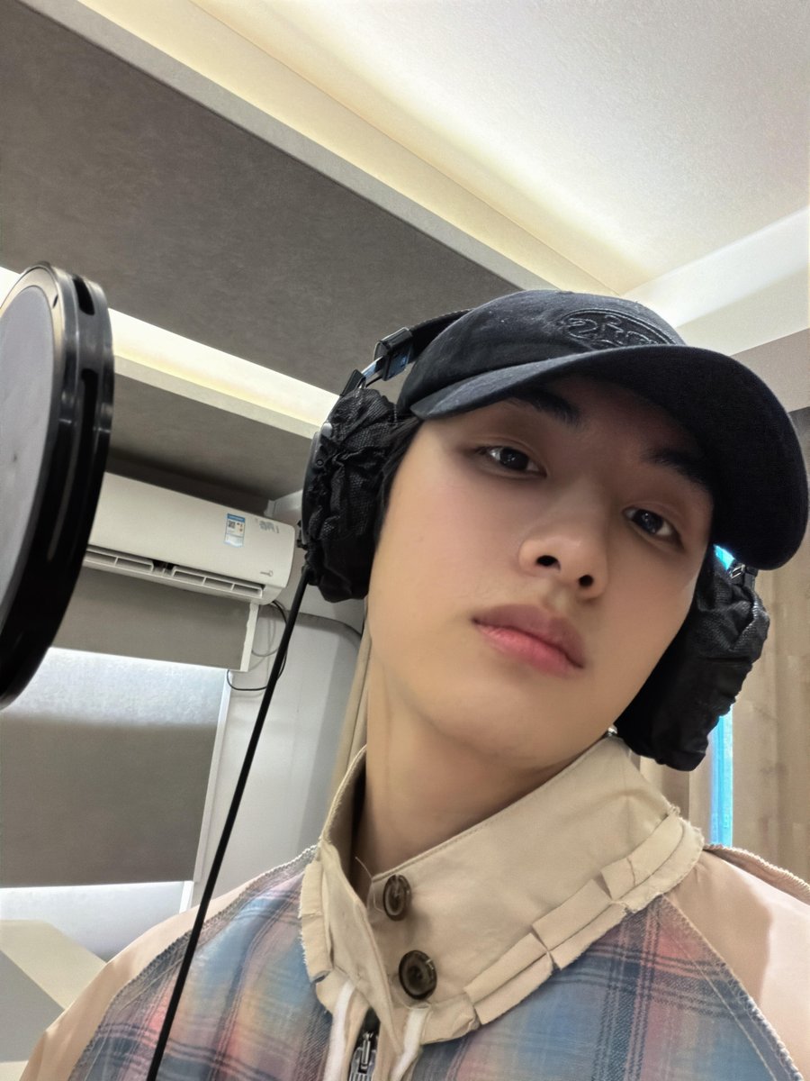 wwiinn_a7's tweet photo. #WINWIN 샤오홍슈 
5월 요약🌼🥐 https://t.co/MuJhGvjX5w