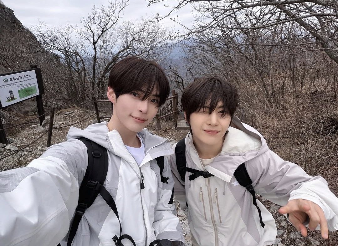 guuuwoni's tweet photo. @giverny_korea 제로베이스원 성한빈 &amp; 석매튜?!
ソンハンビン&amp;マシュー♡♡ https://t.co/bgHWWLr8Pp