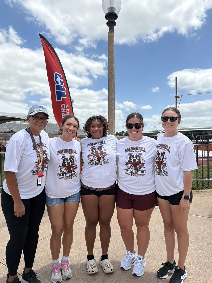 MrsCoachMojica's tweet photo. Being a mom, wife, coach &amp; coach’s wife isn’t always easy but days like today fill my heart with so much joy! Those things coming together at the State Track Meet reminds me how BLESSED I am to live this crazy beautiful life! #RamFamily #RamPride ♥️🐏👏🏼🎉 https://t.co/9AA96ey3GB