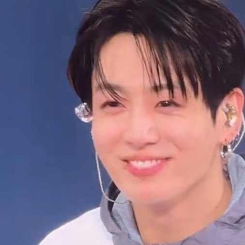 jungkook admirer tweet media