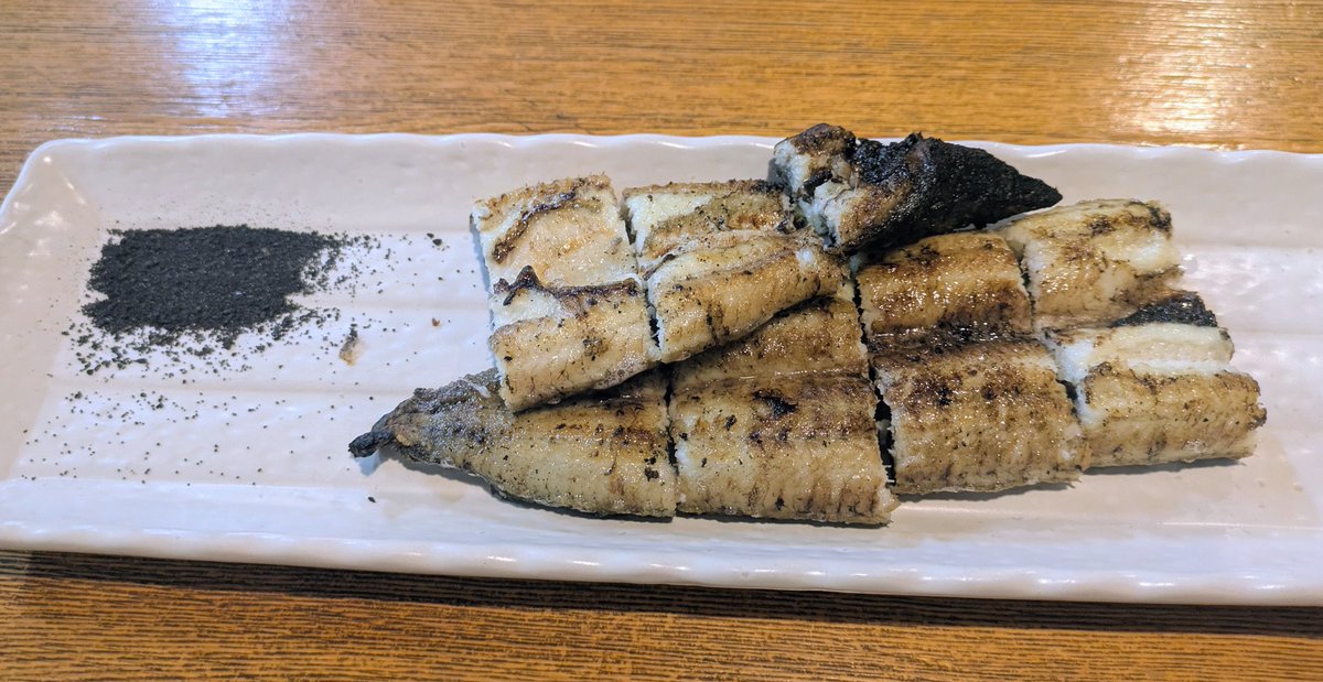 _morisoba_'s tweet photo. 今日はYouTubeで見かけて行ってみたかった柳川の「夜明茶屋」に行ってきた!
美味しかった〜!
寿司各種、うなぎの白焼き全部美味しかったけど、個人的にはマジャクの唐揚げが1番ヒットだった https://t.co/OM0B7U3WiL