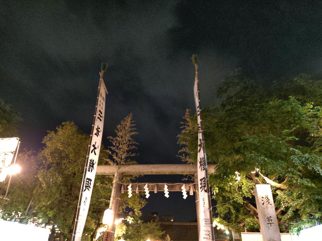 natumin_0554's tweet photo. ＃浅草寺 の三社祭を見に行ったよ☆
　気になったのは屋台の並び方❗️
たこ焼き、かき氷、フルーツ飴、じゃがバター、ふりふりポテト、焼きそば、バナナチョコ、けずり苺、金魚すくいがローテーションで並び、
　同ジャンルで価格は一律。500、600、700円☆
同じ内容だから前の場所に戻らなくていいね❗️ https://t.co/C4djLEeCvD
