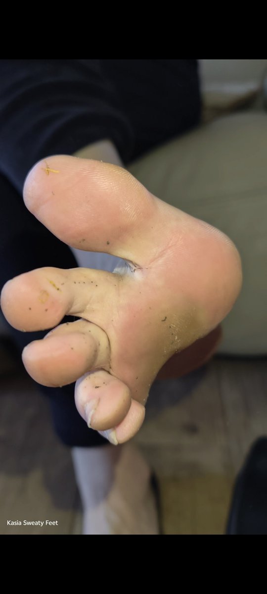 Kasia Sweaty Feet👣14K tweet media