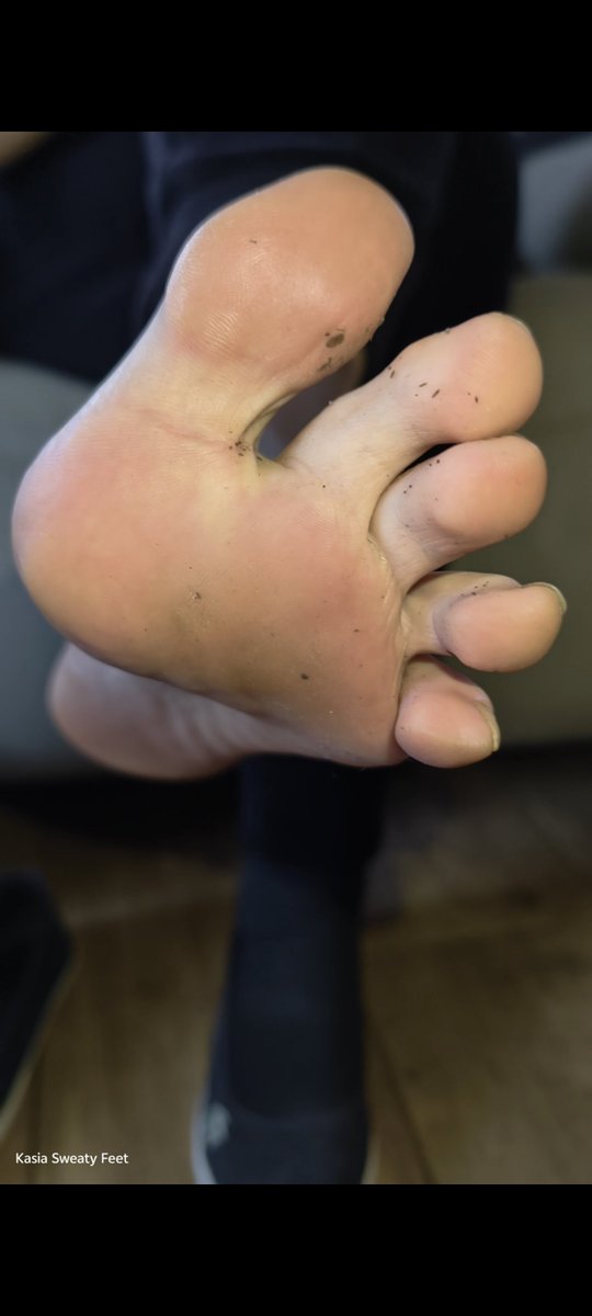 Kasia Sweaty Feet👣14K tweet media