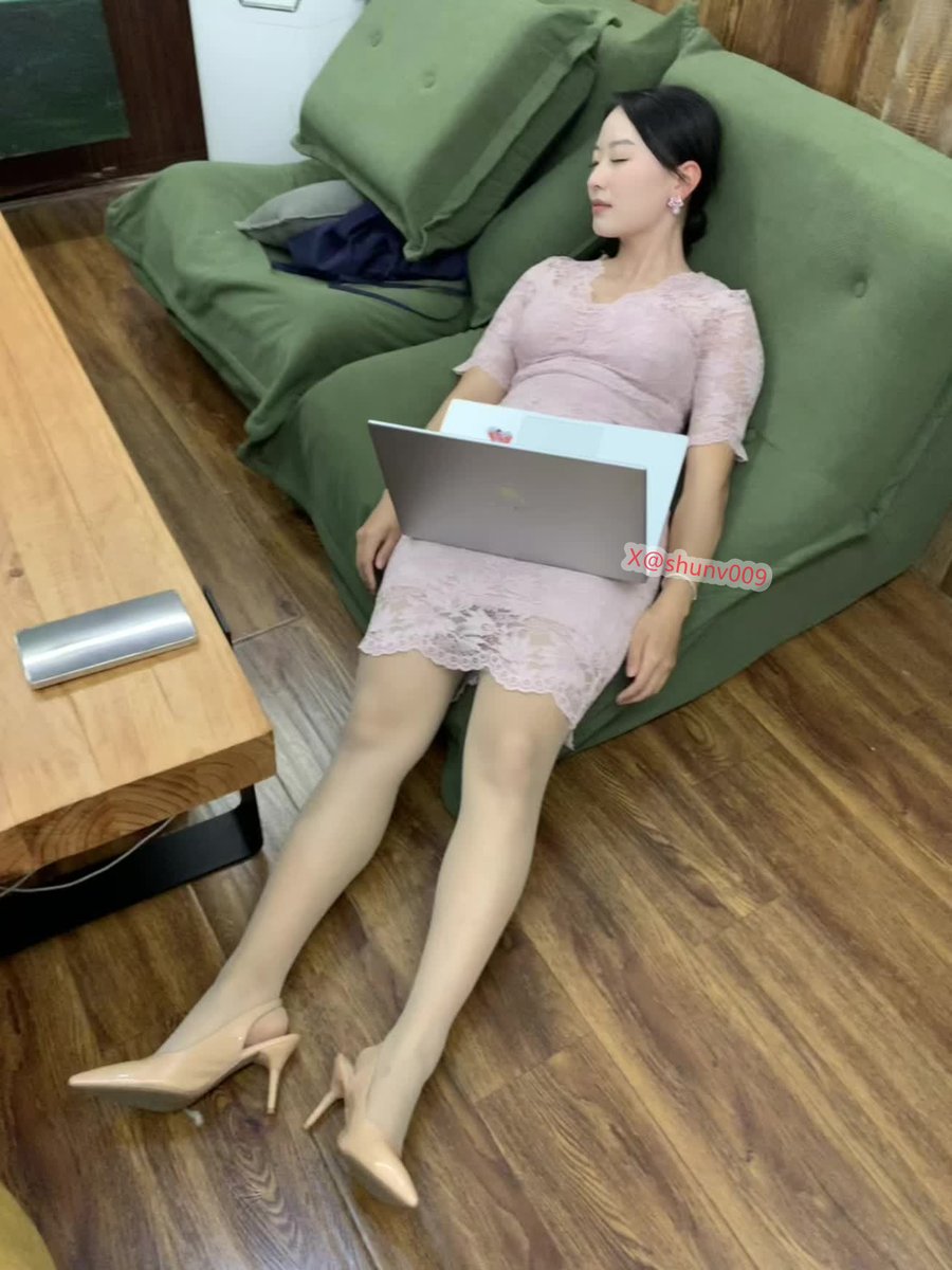 彻底“摆烂”的阿姨😏 https://t.co/XY6ISh7Um9