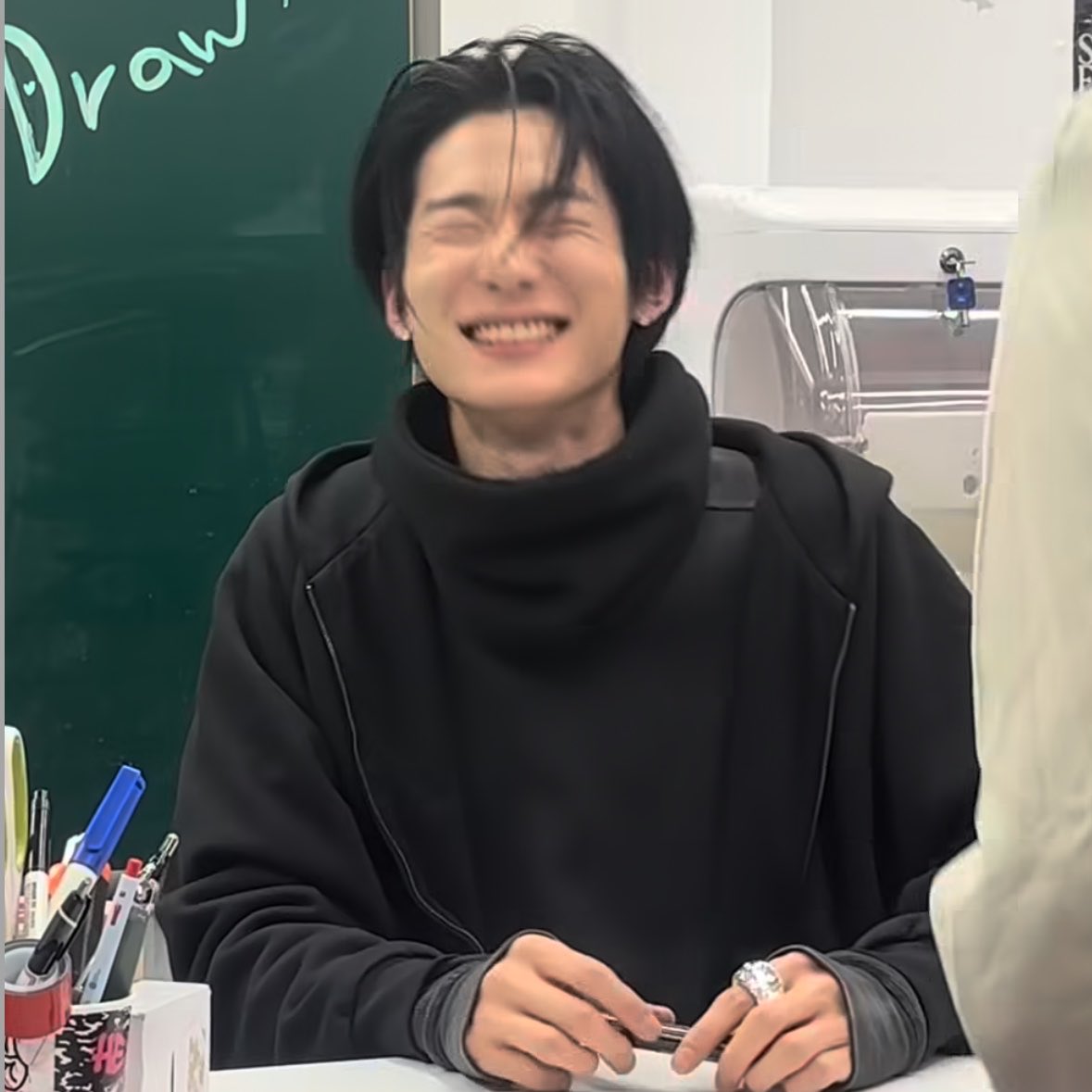 뇸냐 tweet media