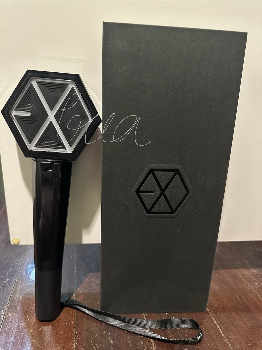 bua0990's tweet photo. 📣 ยังว่างนะคะ 

📌ปล่อยเช่าแท่งไฟ EXO Ver. 1 (สีดำ) และ Ver. 2 (สีขาว)

วันอาทิตย์ 17/05

🐻 ค่าเช่า 300 บาท (ไม่รวมถ่าน)
🐻 ค่าประกัน 300 บาท 
🐻 นัดรับ-ส่งคืนหน้าคอน

💌 สนใจ DM 

#EXhOrizon_in_BANGKOK #ตลาดนัดEXO https://t.co/GR1buhkz1o