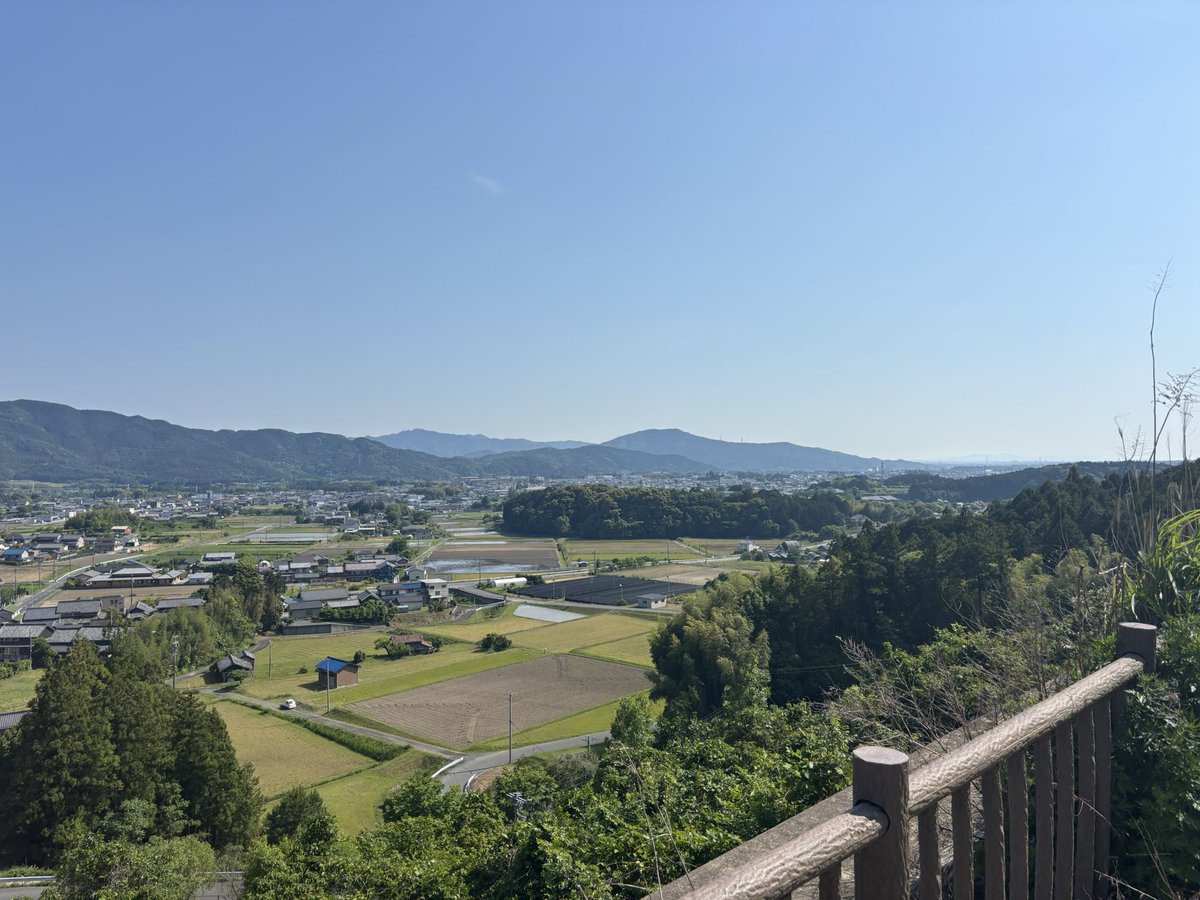 Moichi67's tweet photo. #長篠の戦い　#長篠・設楽原の戦い
久しぶりに長篠設楽原PAでリラックス
織田信長本陣から望む https://t.co/WbbKEhTVn1
