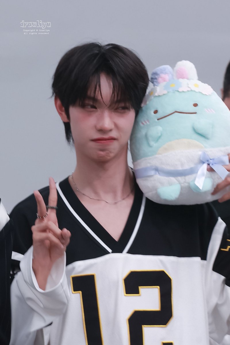 drawliyu's tweet photo. 260515 팬싸 
#FLAREU #플레어유 #최립우 #崔立于 #CHUEILIYU https://t.co/ASb57CWKik