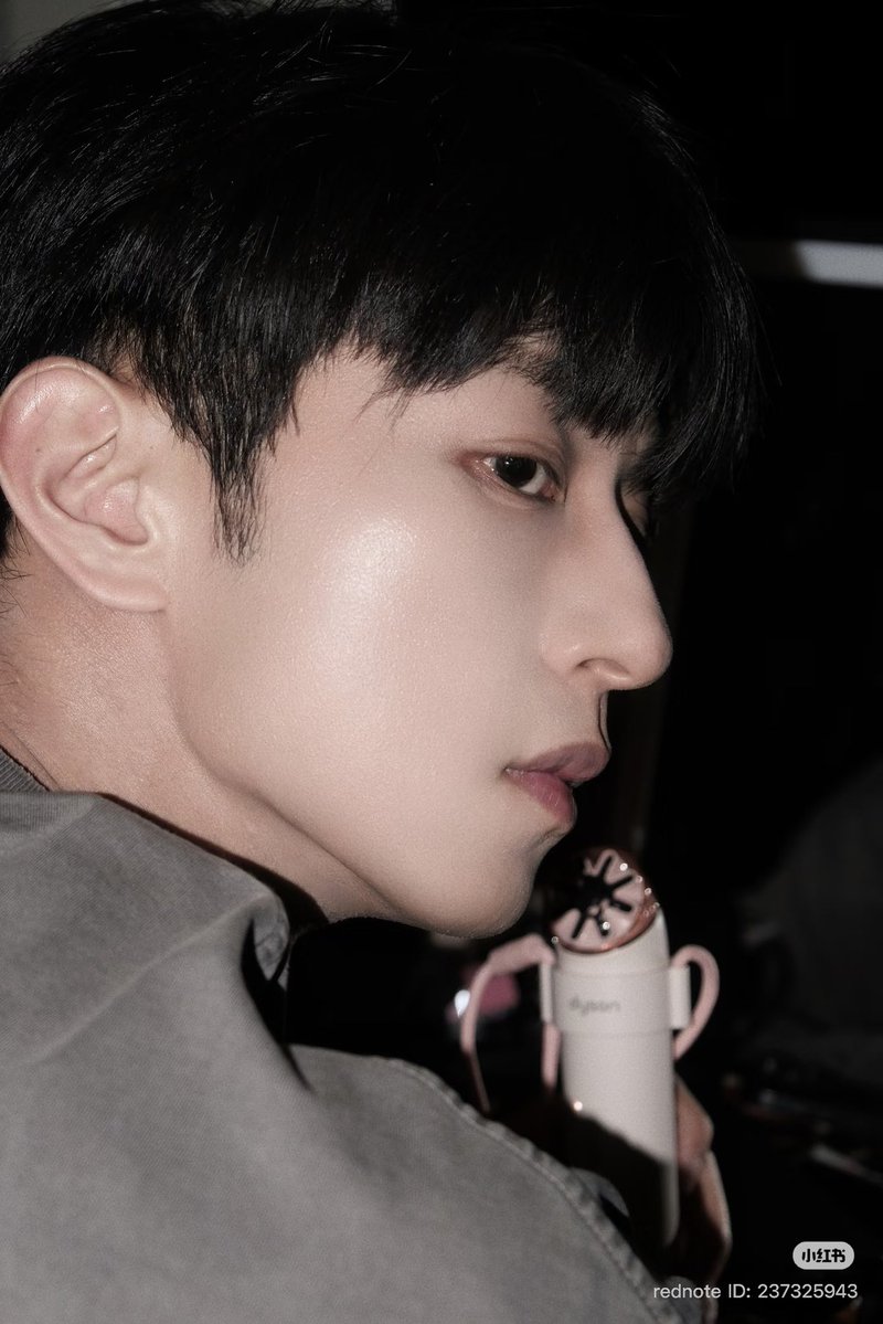 SEEKYLIPEIEN TH tweet media