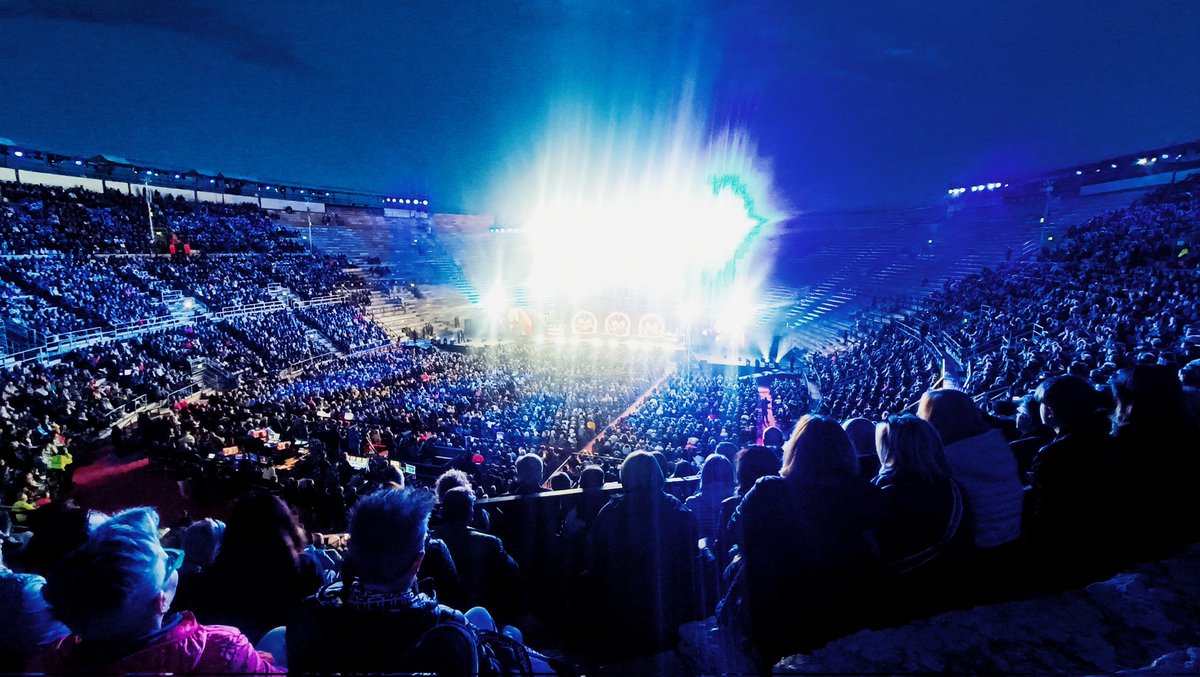 GSABATINI75's tweet photo. Pooh in Arena 16.05.26 https://t.co/RNs3OnqS1Q