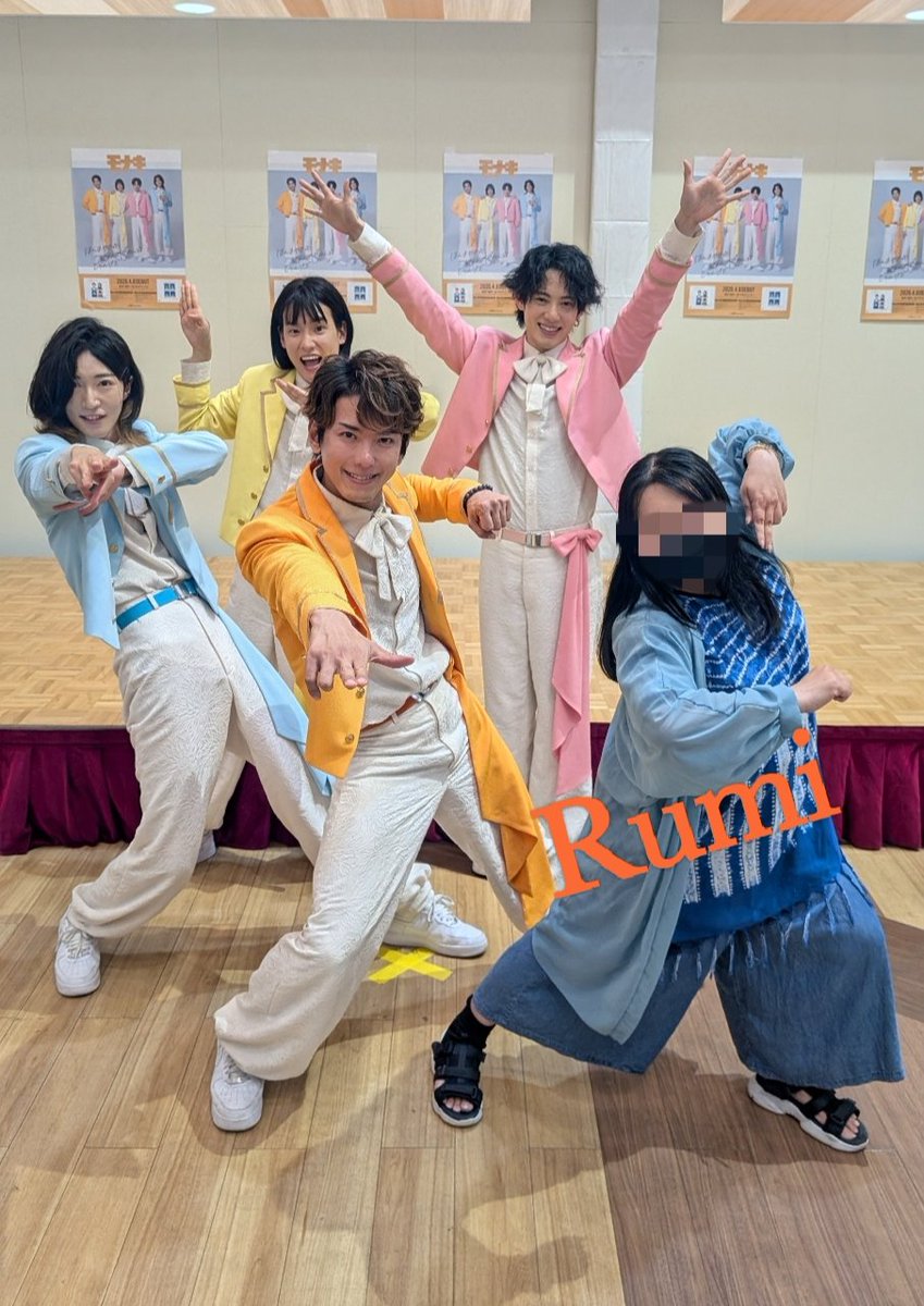 cat310_rem's tweet photo. 昨日ヨシズヤ津島にモナキが！
当日の7時前に知った
めっちゃ近い！生モナキ見たい！洗濯途中、身支度し原付ですっ飛んでった
8時前に着いて150人位いた
何とか特典付き券GET！優先エリアは終了
グル写
特オタならコレだよね！
でも初めてで並び中に画像見て脳内シュミレ
笑顔で素早い対応神↓コメ続く https://t.co/OnsDEgEX4A