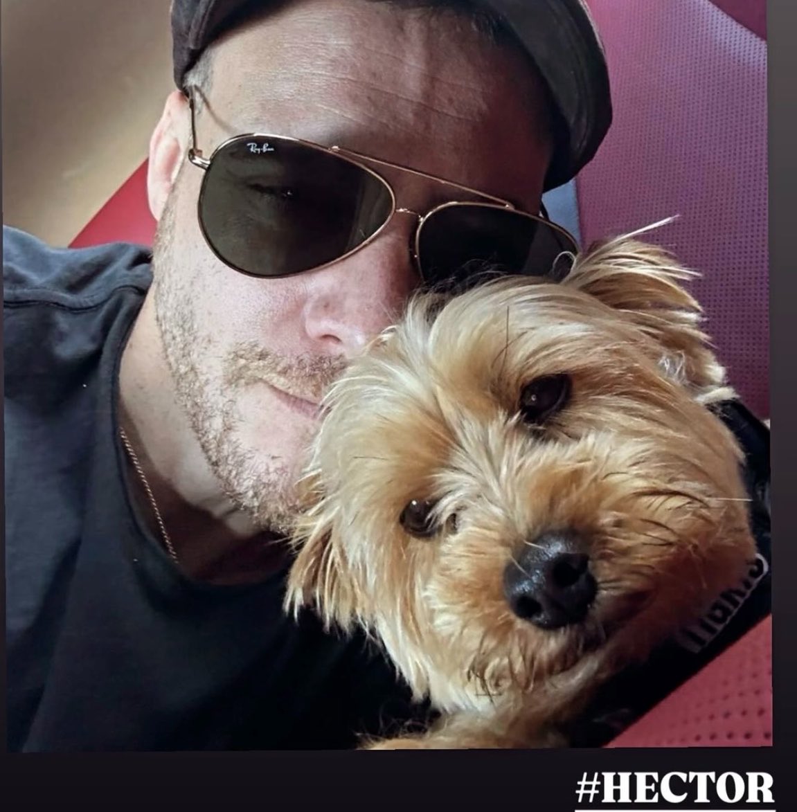 chimenti_sandra's tweet photo. Credo che siamo 4 le passioni principali di Kerem..il cinema 🎥 
lo sport 💪 Hector 🐶 e la scrittura ✍️ Ha un'amore sconfinato verso il suo lavoro, lo sport che gli dà energia, il cucciolo che lo accompagna da sempre e scrivere lo emoziona ❤️
Buongiorno a tutte 😘
#KeremBürsin https://t.co/bwTiQl4wPX