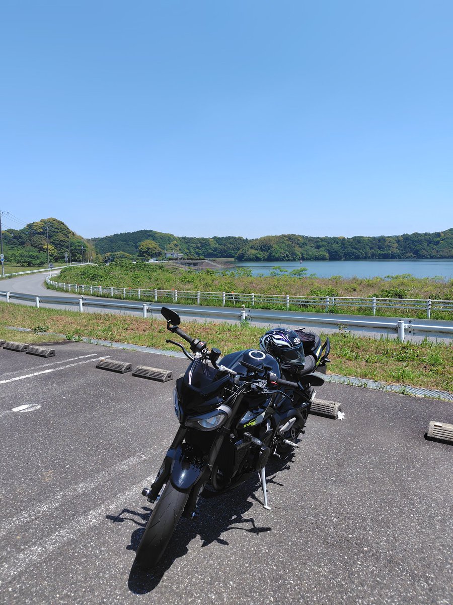 tridentadv's tweet photo. 今日は千葉ツーリング
鹿野山九十九谷展望公園から大山千枚田
黄金アジとモウカザメのフライを食べた後に郡ダムで一休みして帰宅
郡ダムは何もない小さなダムだけれど人がいなくて静かで良い場所だったなぁ https://t.co/yjgDi83F2k
