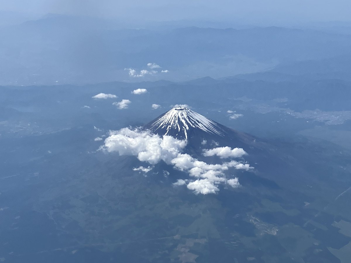 MordRed_jun's tweet photo. 富士山見えた。 https://t.co/5OLKfpO55S