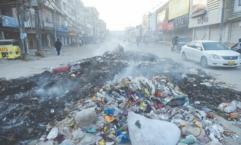 StopEvictionKHI's tweet photo. While Murtaza Wahab brags about creating expressways for the rich, this is the real Karachi for the majority of working classes. Yeh hai asli Peoples Party ka kaam. PPP are parasites to the people of Sindh and Karachi  #TumarannhiHumaraShehar https://t.co/6YfrIKSbWl