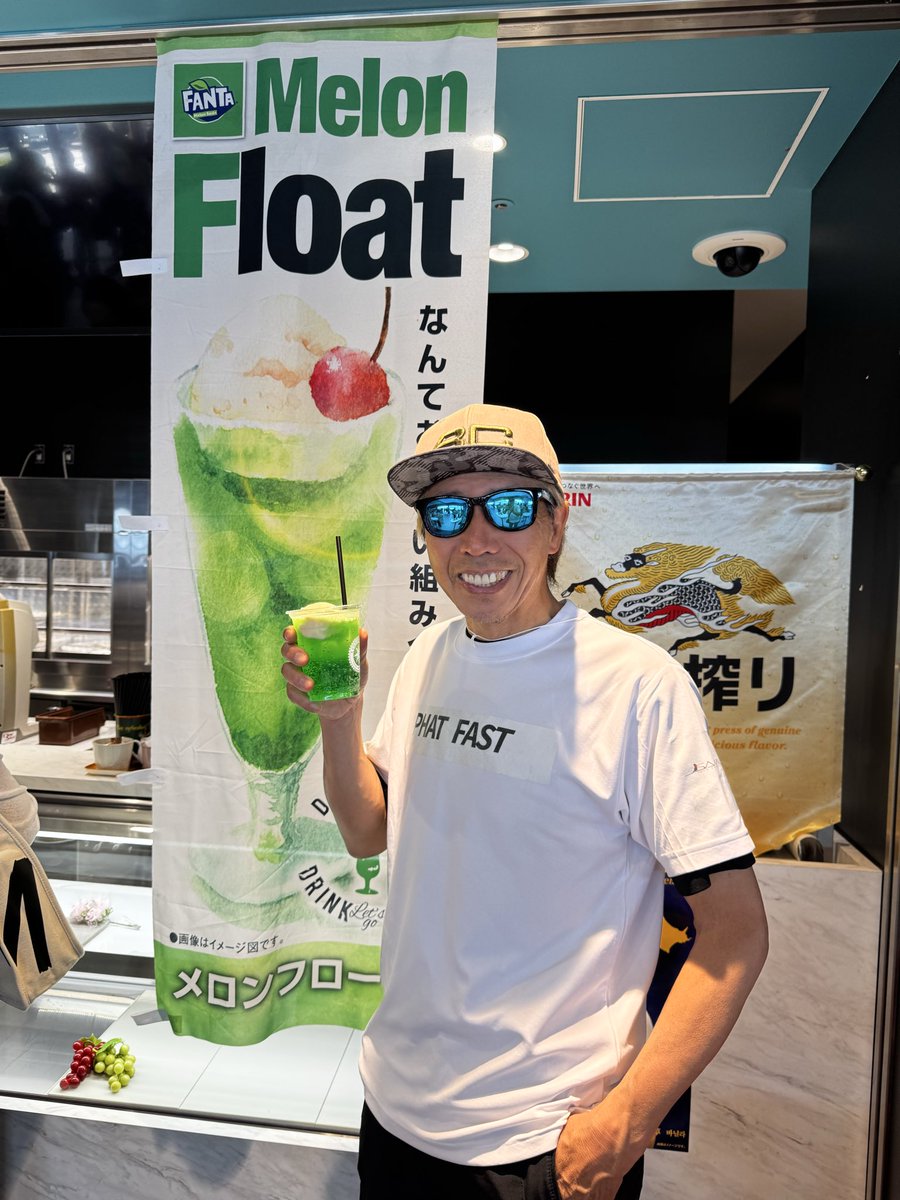 SAMURAIPHATFAST's tweet photo. Tarzan山田 オートメッセ名古屋にてひと休憩🙂↕️✨🍹
#オートメッセ名古屋 #名古屋オートメッセ #NAM2026 #カスタムカー #チューニングカー #PHATFAST
#JDM #TarzanYamada #SamuraiPhatFast #JapaneseCars #TimeAttack https://t.co/R5Kl0ubj0y