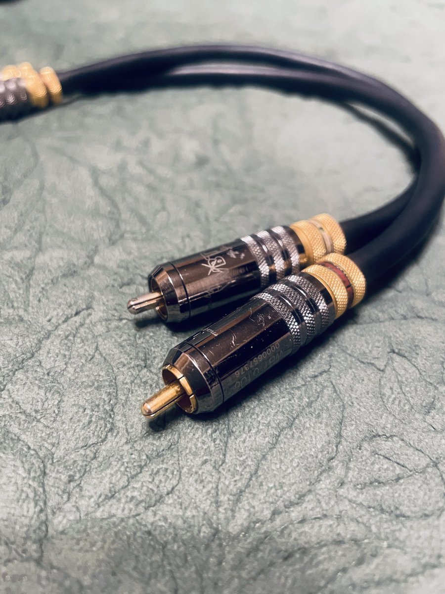 20年以上死蔵していたSAEC SL-1903という0.7mのRCAケーブルを半分に