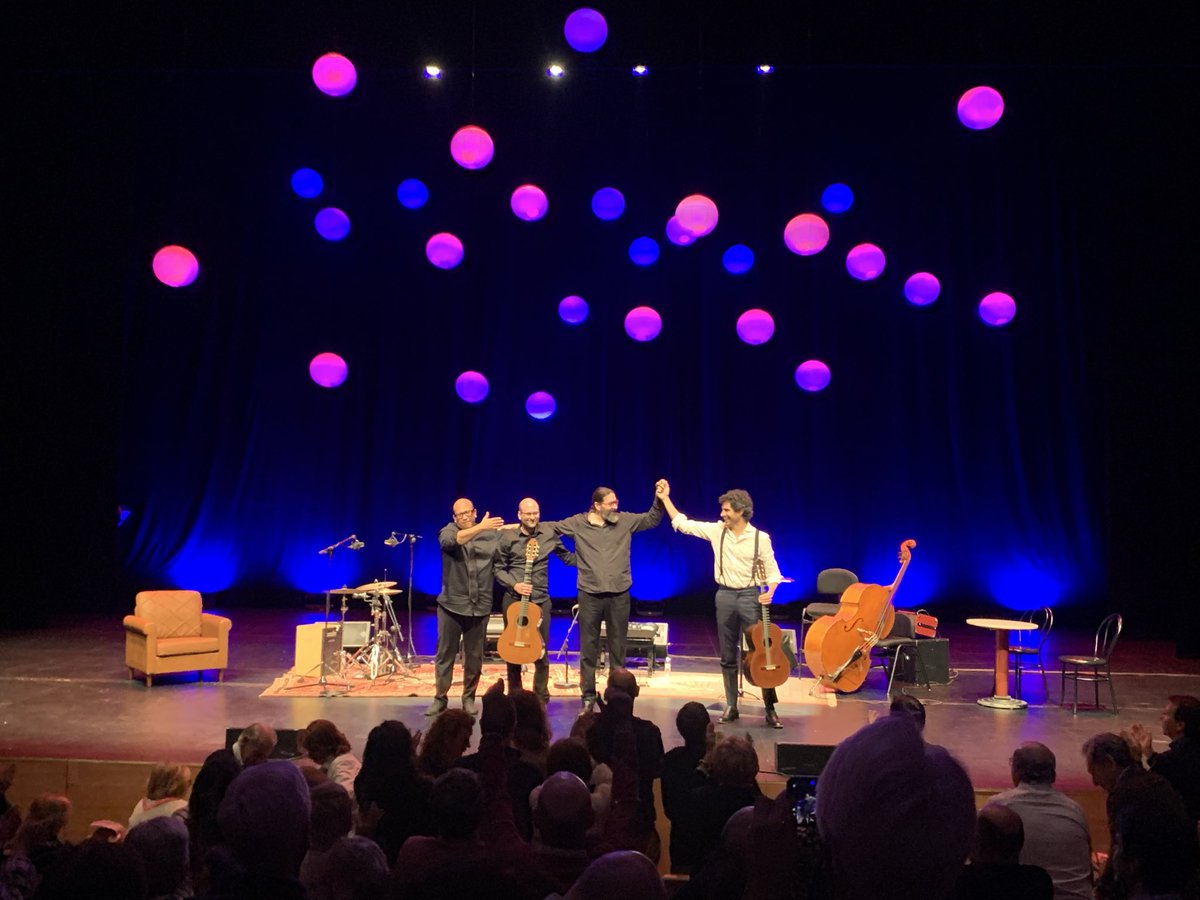 ituroberto's tweet photo. Anoche, en Riojaforum, Pablo Sáinz Villegas nos ofreció un viaje por el alma de la guitarra española, con un repertorio cercano y profundamente ligado a nuestras raíces. Cultura, música de calidad y un referente riojano que emociona aquí y en todo el mundo.

@Riojaforum https://t.co/dq5svvUAMy