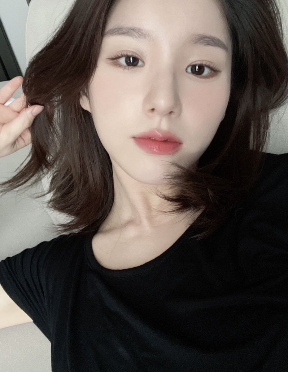 Loona Selca Bot ✨ tweet media