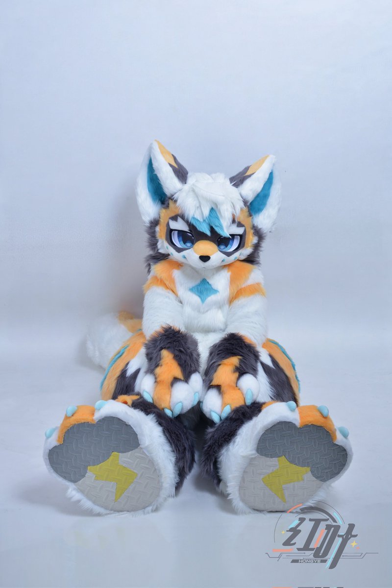 hongyetutu_'s tweet photo. commission🧡🖤
owner：@teracotta_s
#fursuit #fursuits #fursuiter #fursuitmaker #fursuitcommission #furry #kemono #FursuitEveryday https://t.co/DJ4sdNxXCv