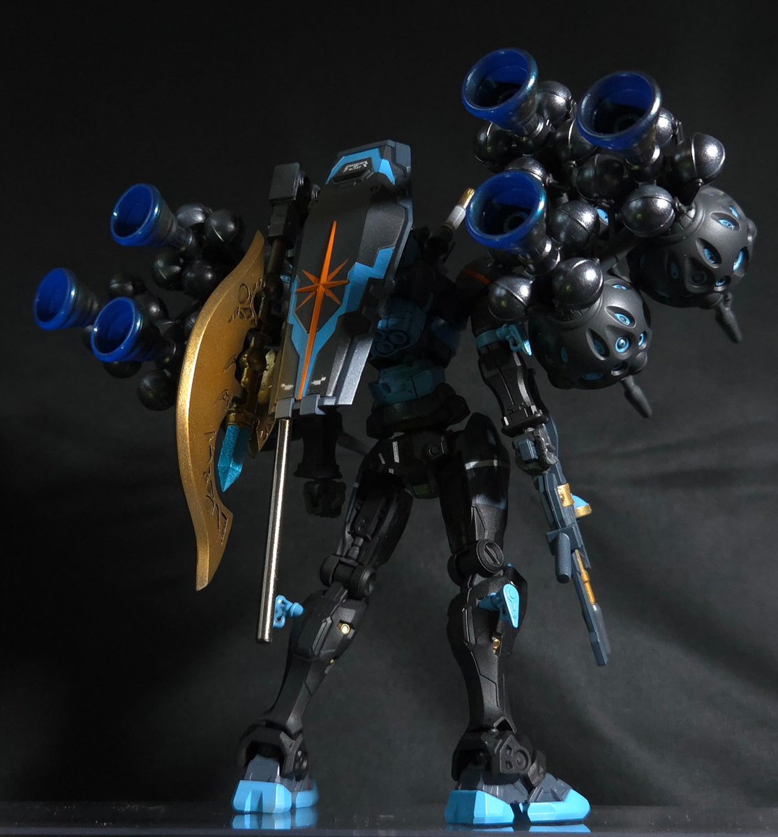 tom12_31's tweet photo. 星街すいせい専用ガンダム(GQuuuuuuX ver.)完成しました✨

塗装色は｢もうどうなってもいいや｣のジャケ絵衣装モチーフでハルバードは@Hemiteos_Unitさんに印刷してもらいました

ビットは彗星モチーフで後日エフェクト込みで投稿する予定です

#ガンプラ
#ほしまちぎゃらりー
#ホロリスガンプラ部 https://t.co/wL3SrQtQcm