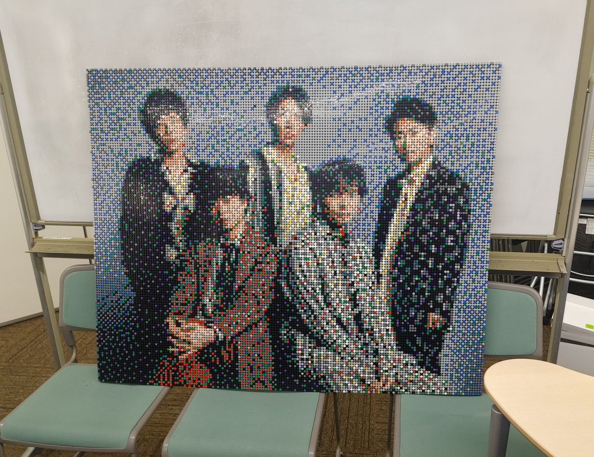 mitagame's tweet photo. レゴ部展示今年も良かった😌
鳥シリーズは可愛かったし、嵐の一枚絵はピース数が少ないのに遠目で見ると写真に見えるの凄すぎる
屋台も色々楽しめたけど、昨日の影響か、どこも早い内から割引を始めていた
#五月祭　#レゴ部 https://t.co/NzjHKNyVP2