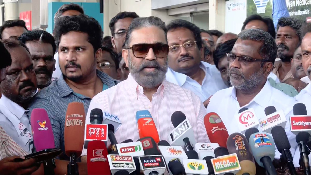 sunnewstamil's tweet photo. #JustNow | “சேயோன் படத்தின் தொடக்க விழாவுக்காக மதுரை வந்துள்ளேன்

மதுரைக்கு எப்போது வந்தாலும் அன்பு சூழ்வது மகிழ்ச்சி அளிக்கிறது”

-விமான நிலையத்தில் மநீம தலைவர் கமல்ஹாசன் பேட்டி

#SunNews | #Seyon | #Kamalhaasan | #Madurai https://t.co/pd2JPxhdnv