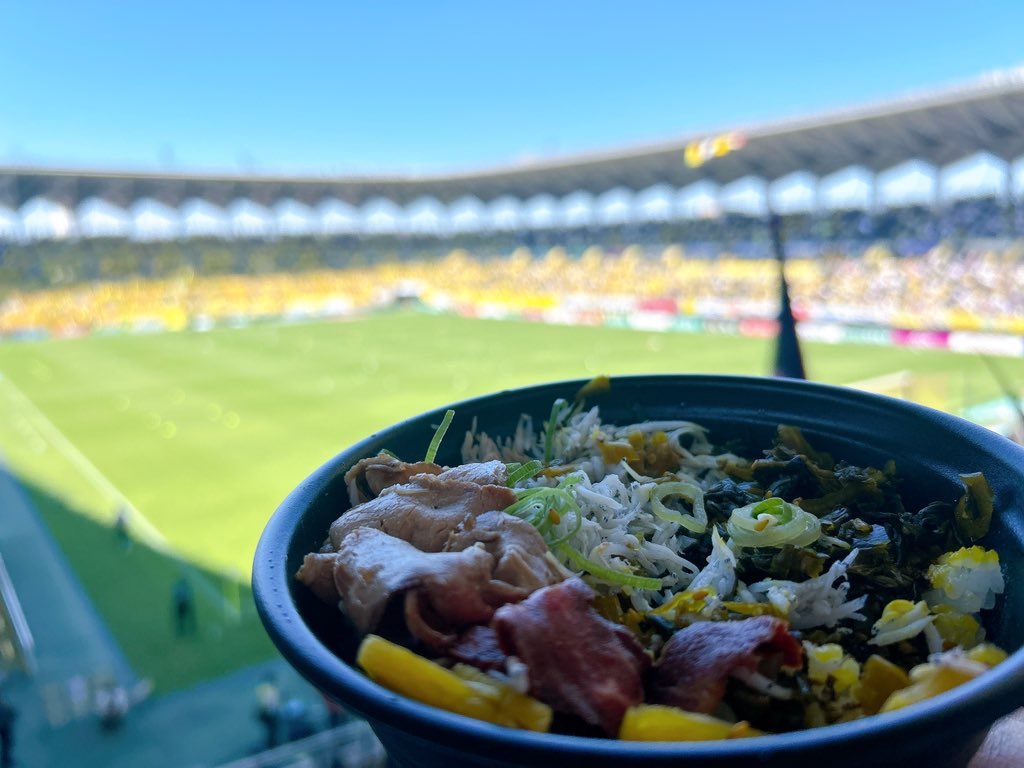KASHIMA_F20's tweet photo. Eastリーグ優勝🏆
監督の采配や戦術が素晴らしい。
状況によって迅速に対応できる戦術眼がすごい。

そして、戦術を理解して実行できる選手達も素晴らしい👏 https://t.co/6XP7ZC6FF6