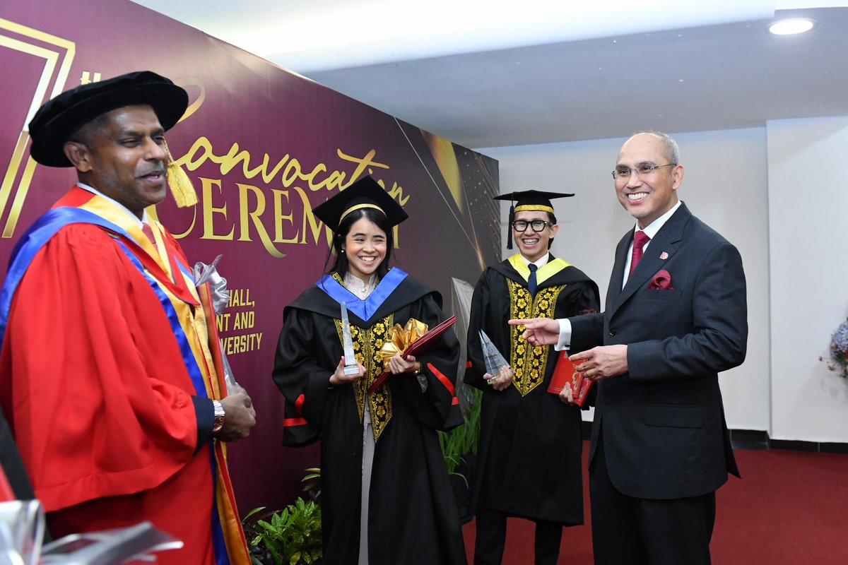 MohdShukriYajid's tweet photo. Congrats, Nur Desslinna Cheah Binti Mohd Ridzuan Cheah, the Chancellor Gold Medal Award recipient and the President Award &amp; Mohd Shukri Yajid Outstanding Award recipients. A proud achievement for @MSUMalaysia. May you continue striving beyond excellence and inspiring others. https://t.co/ey9Aabgh89