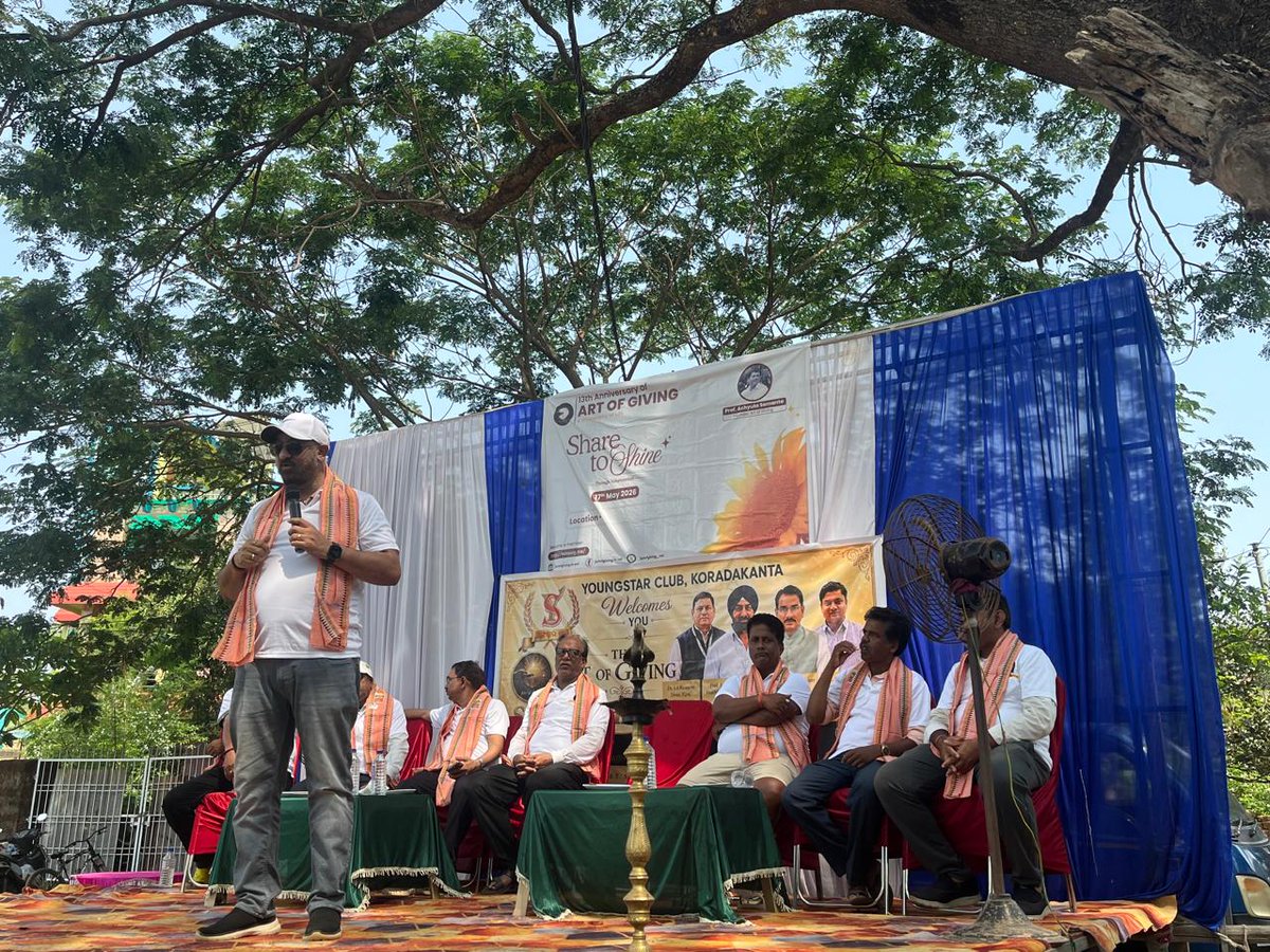 KIITVC's tweet photo. Glimpse of celebration of 13th International Day of Art of Giving at Koradakanta.

#ShareToShine #ArtOfGiving #AchyutaSamanta https://t.co/Pg6pTenjOb