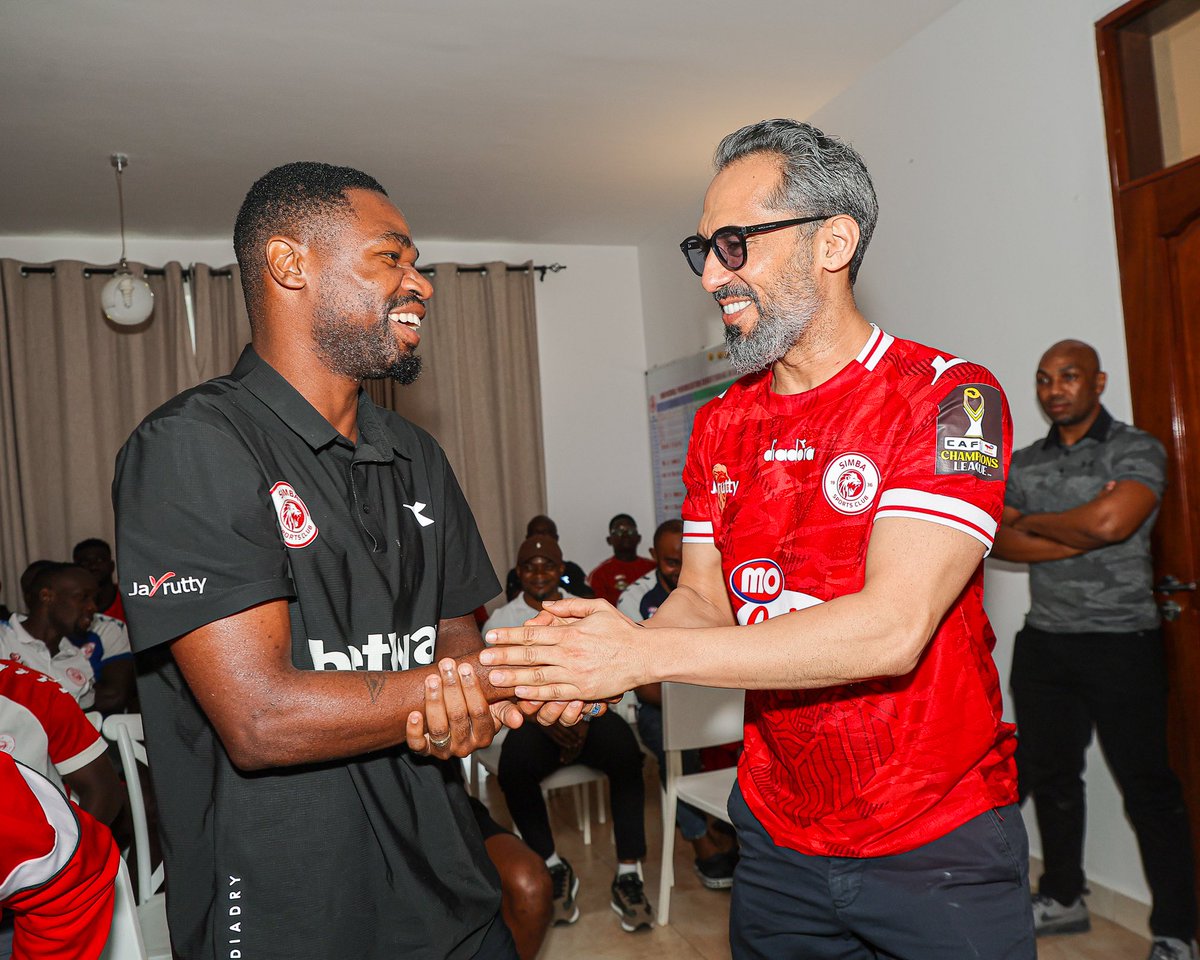 SimbaSCTanzania's tweet photo. Rais wa Simba SC, Mohammed Dewji (@moodewji) leo amekutana na kuzungumza na wachezaji na benchi la ufundi pamoja na kuwapa hamasa kuelekea michezo ya mwisho wa msimu. #NguvuMoja https://t.co/daXm89BRVt
