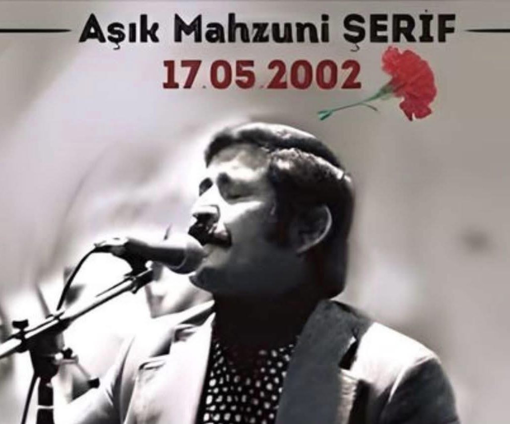 ElbistanHaber's tweet photo. Yöremizin yetiştirdiği en büyük isim olan Aşık Mahzuni Şerif'i ölüm yıldönümünde saygıyla anıyoruz.

"Bizim memleketten haber sorarsan
Kimi açtır kimi toktur efendim
Koltuğu bulanlar bizi unuttu
Arada sürünen çoktur efendim"

#mahzunişerif https://t.co/R8NxPq4Uib